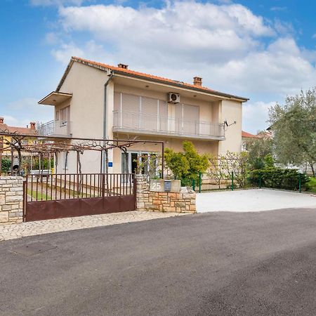Lovely Apartment In Fazana With Kitchen Buitenkant foto