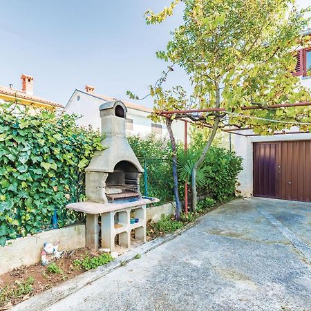 Lovely Apartment In Fazana With Kitchen Buitenkant foto