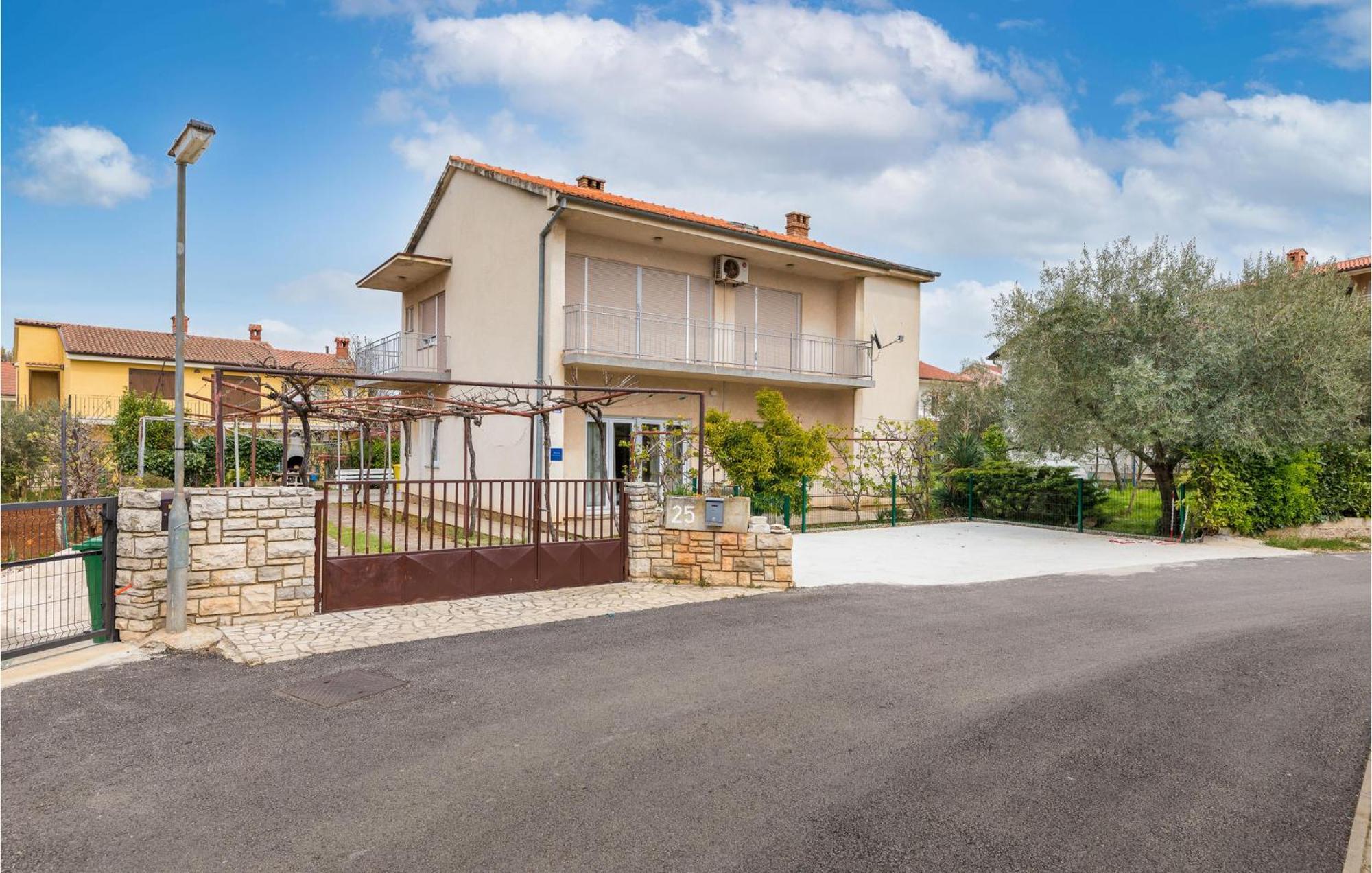 Lovely Apartment In Fazana With Kitchen Buitenkant foto