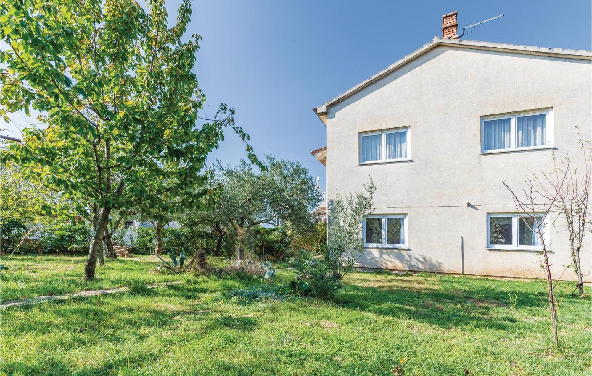 Lovely Apartment In Fazana With Kitchen Buitenkant foto