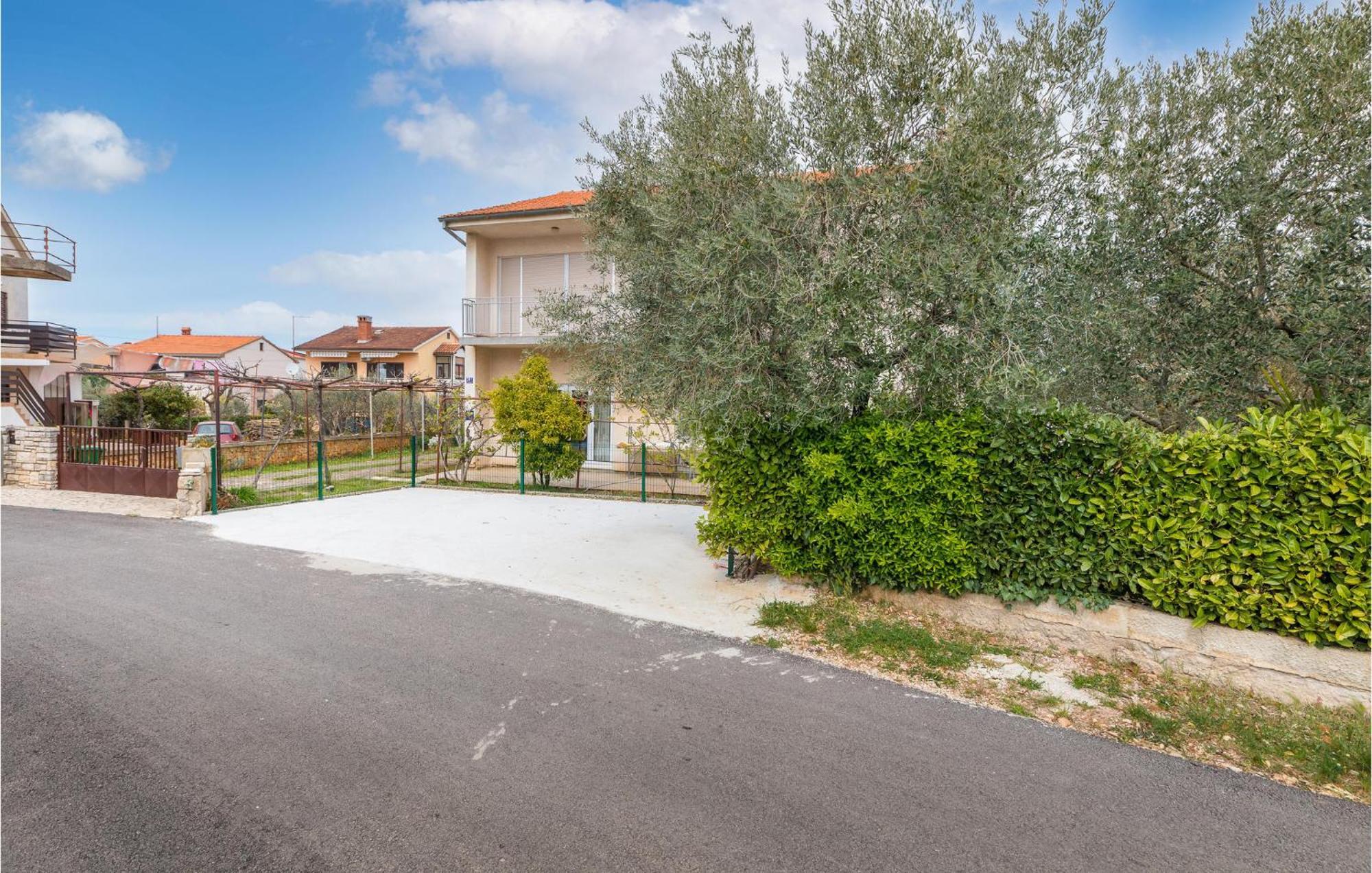 Lovely Apartment In Fazana With Kitchen Buitenkant foto